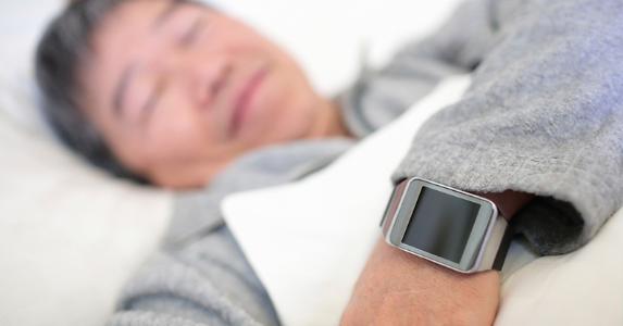 Man sleeping while wearing smartwatch © iStock